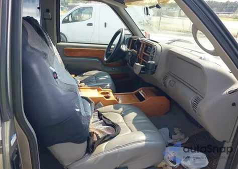 1998 Chevrolet C1500 Fleetside from USA, damaged, VIN 2GBEC19R8W1237650